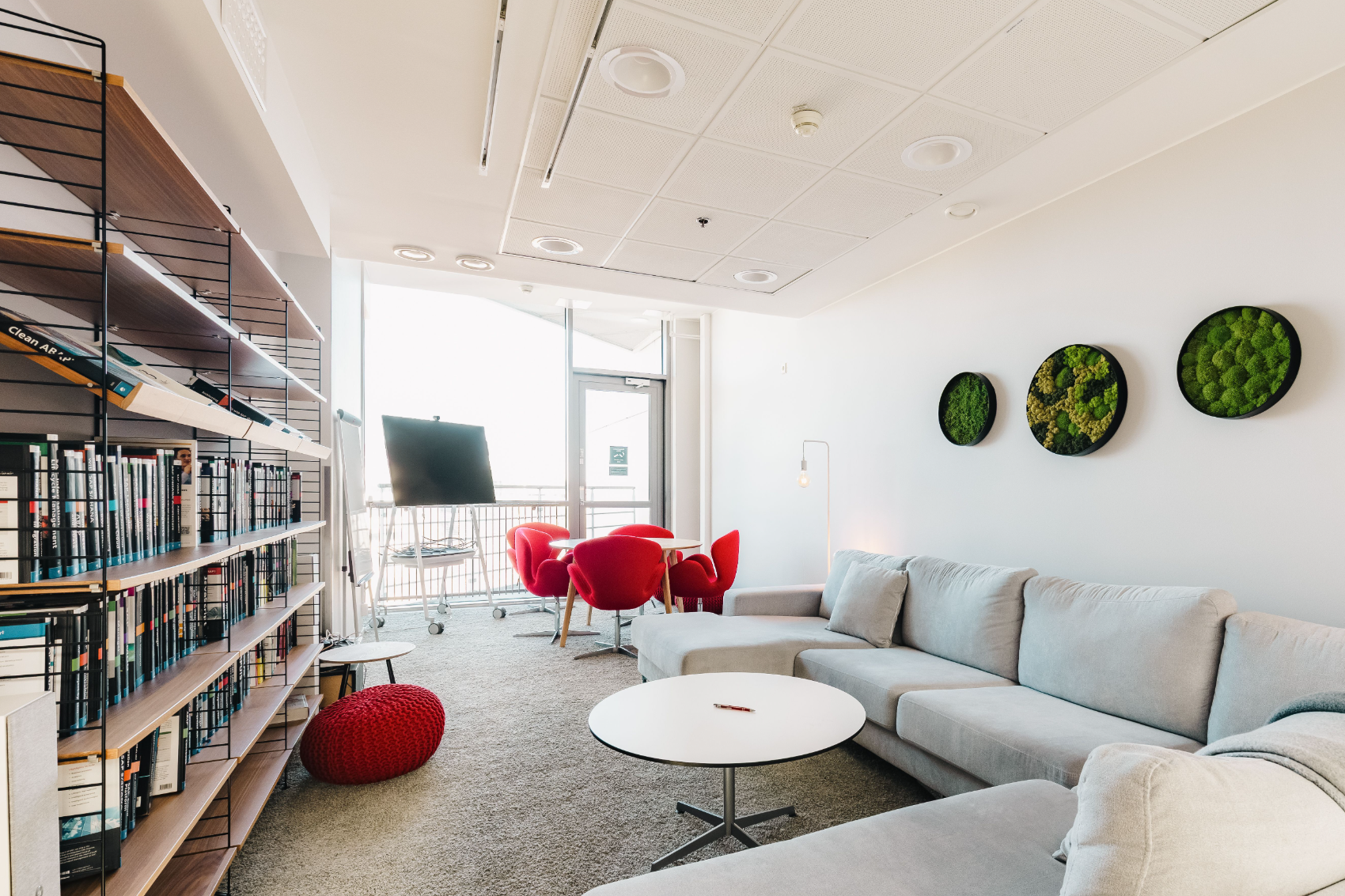 Neomore meeting room