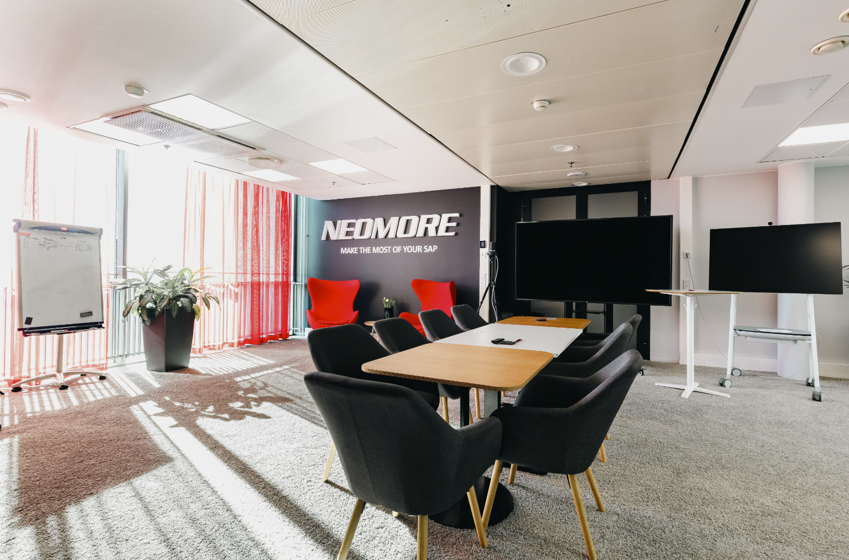 picture-of-neomore-office